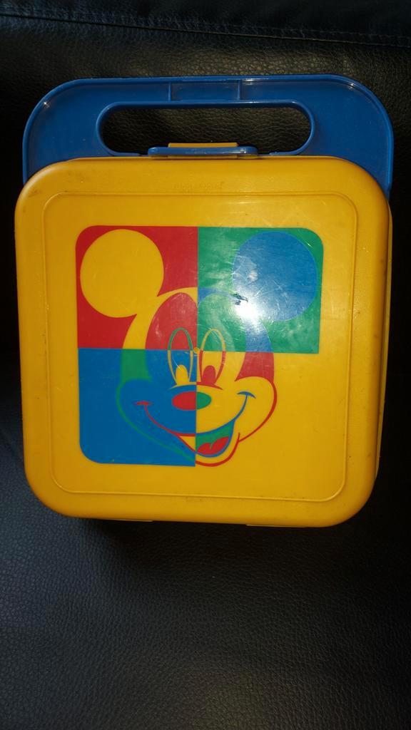 Tupperware koffertje Mickey Mouse, Huis en Inrichting, Keuken | Tupperware, Gebruikt, Overige typen, Blauw, Geel, Rood, Ophalen of Verzenden