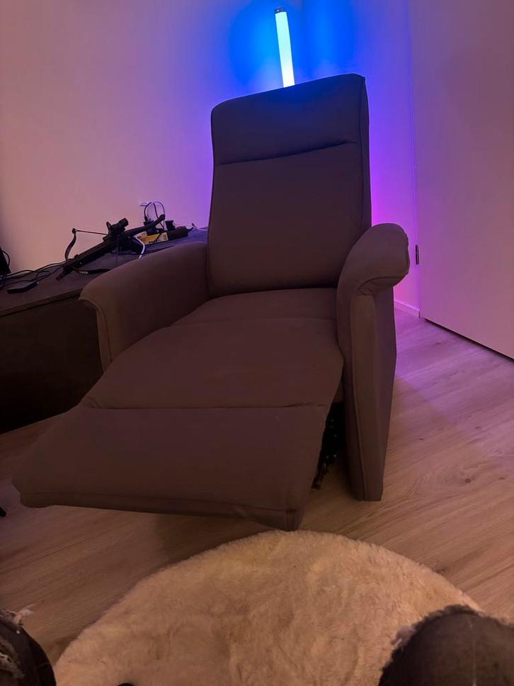 Nette sta-op stoel - Comfortabel en functioneel, Huis en Inrichting, Fauteuils, Zo goed als nieuw, Stof, 75 tot 100 cm, Ophalen of Verzenden