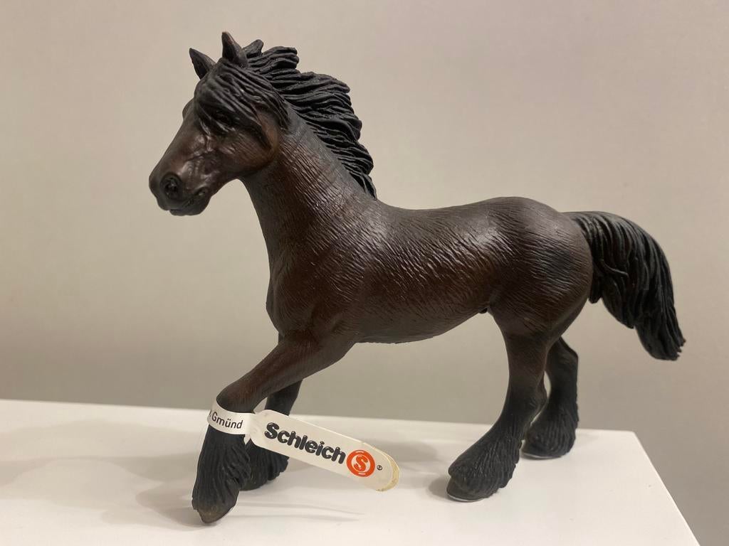 Schleich Fries met Vaan ~ 13604, Ophalen of Verzenden, Zo goed als nieuw, Paard, Beeldje of Figuurtje