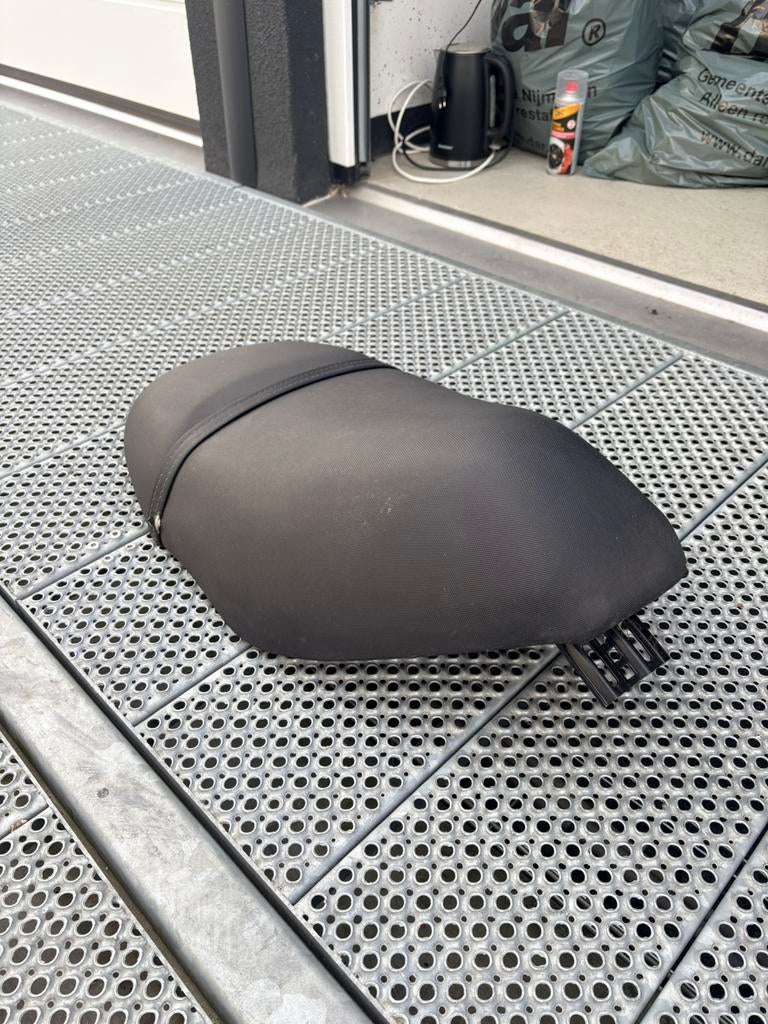 Piaggio zip zadel, Ophalen of Verzenden, Zo goed als nieuw, Zadel, Piaggio