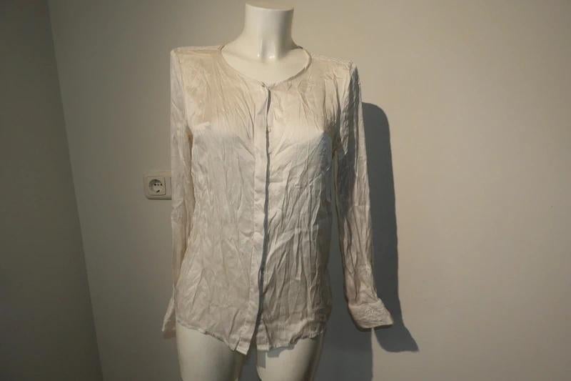 Rosemunde blouse zijde voorkant rug van open gewerkte kant40