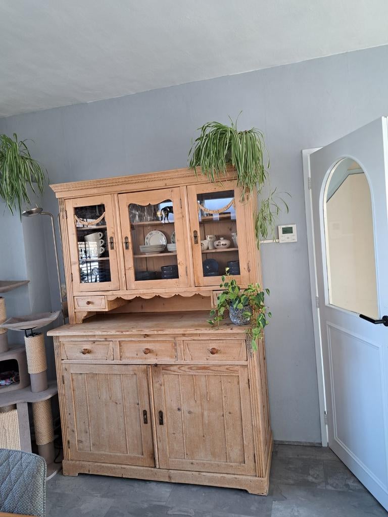 Mooie, ruime grenen buffetkast., Huis en Inrichting, Kasten | Buffetkasten, Ophalen of Verzenden