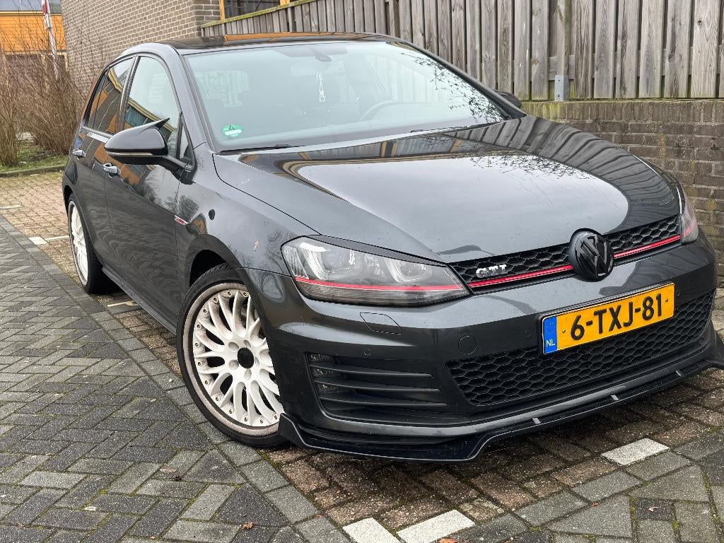 Volkswagen Golf 7 GTI performance | Pano | Camera, Stof, 4 cilinders, 1984 cc, Origineel Nederlands
