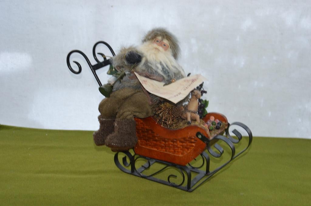 Nostalgische kerstman op houten slee en ijzer onderstel 45cm, Diversen, Kerst, Ophalen of Verzenden, Gebruikt