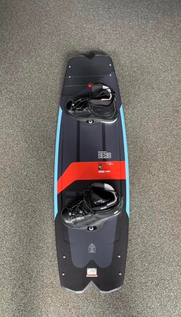 Liquid Force Remedy Aero wakeboard incl. schoenen, Watersport en Boten, Wakeboarden, Ophalen, Zo goed als nieuw