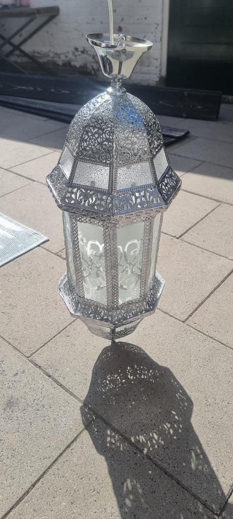Zilverkleurige hanglamp met bewerkt glas, Huis en Inrichting, Lampen | Hanglampen, Ophalen, Gebruikt, Glas, 50 tot 75 cm