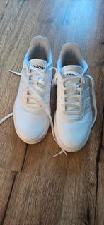 Witte Adidas schoenen - Zo goed als nieuw, Adidas, Ophalen of Verzenden, Zo goed als nieuw, Wit