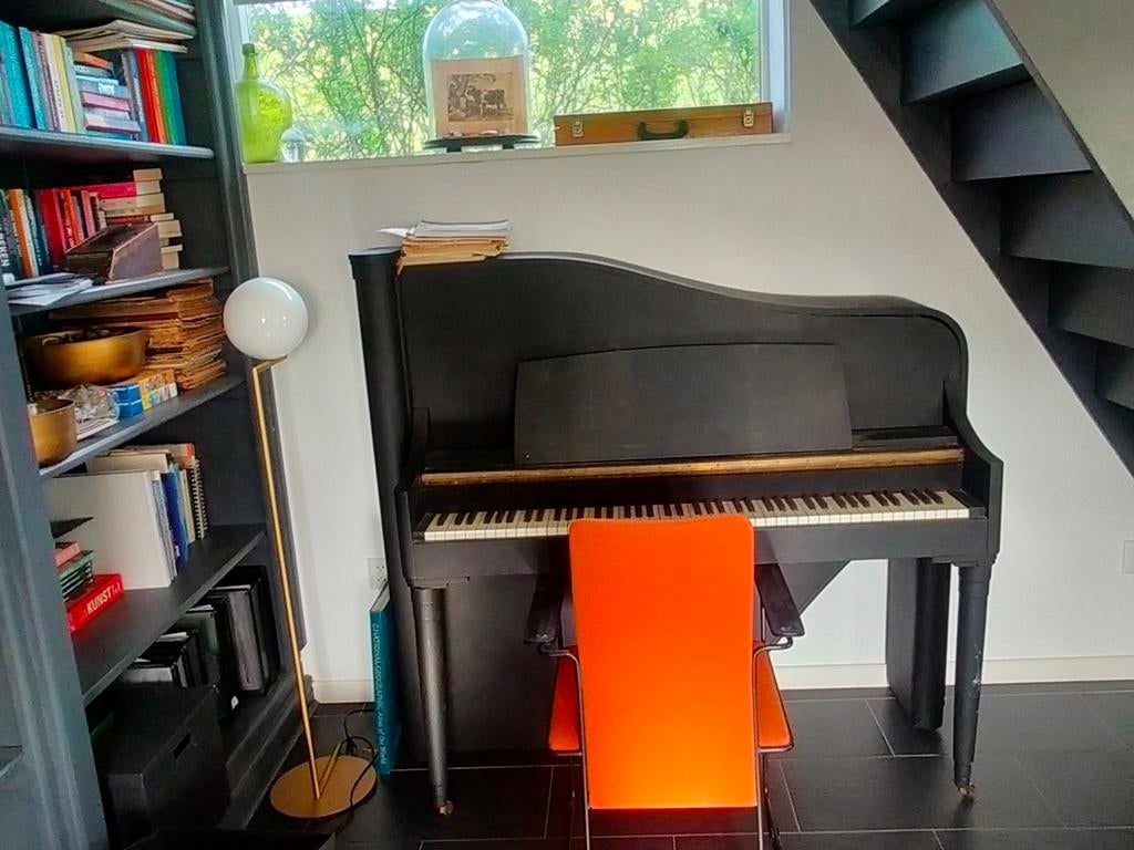 Zwarte staande piano Rippen, Ophalen, Gebruikt, Zwart