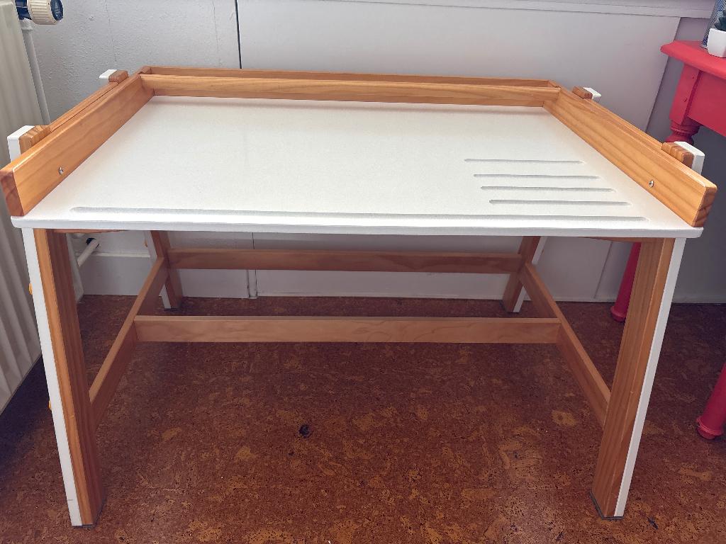 Kinder tafel met bankje, Kinderen en Baby's, Kinderkamer | Tafels en Stoelen, Ophalen, Zo goed als nieuw, Tafel(s)