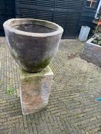 Betonnen bloempot op pilaar, Gebruikt, 40 cm of meer, Rond, Ophalen of Verzenden