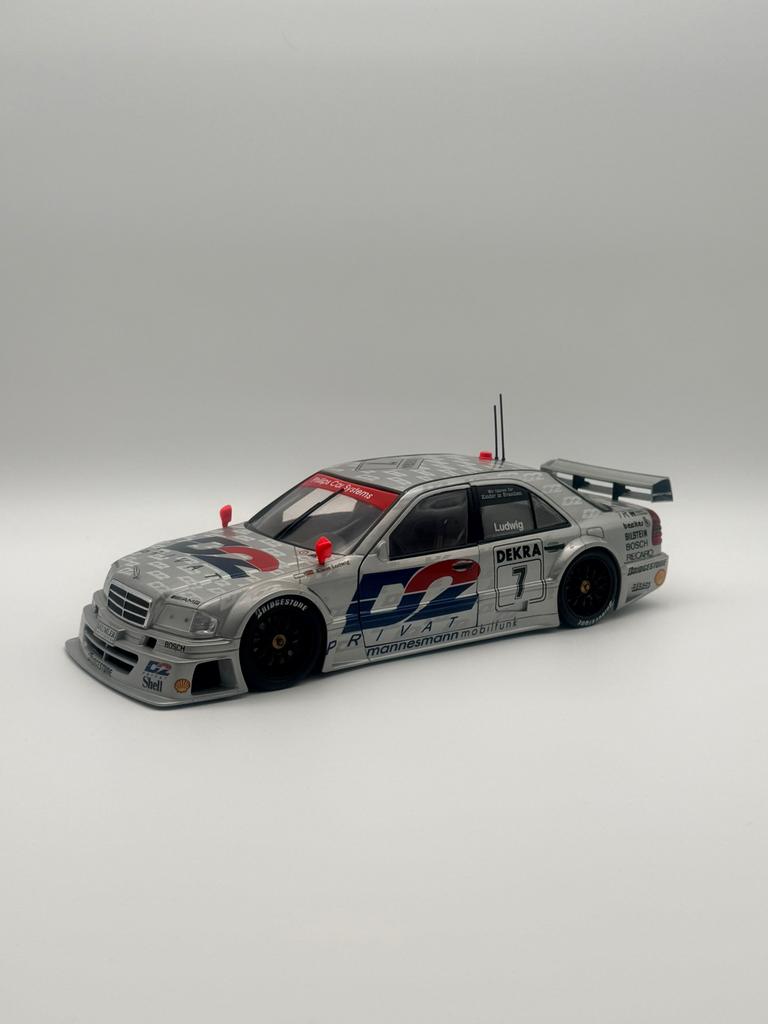 Mercedes C-Klasse DTM 1:18 Minichamps / UT - Goede staat, Hobby en Vrije tijd, Modelauto's | 1:18, Ophalen of Verzenden, Zo goed als nieuw