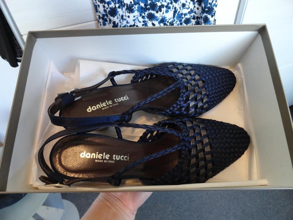 Dames stijlvolle slingback pumps maat 38 Daniele Tucci 38,5, Sandalen of Muiltjes, Zo goed als nieuw, Verzenden, Blauw