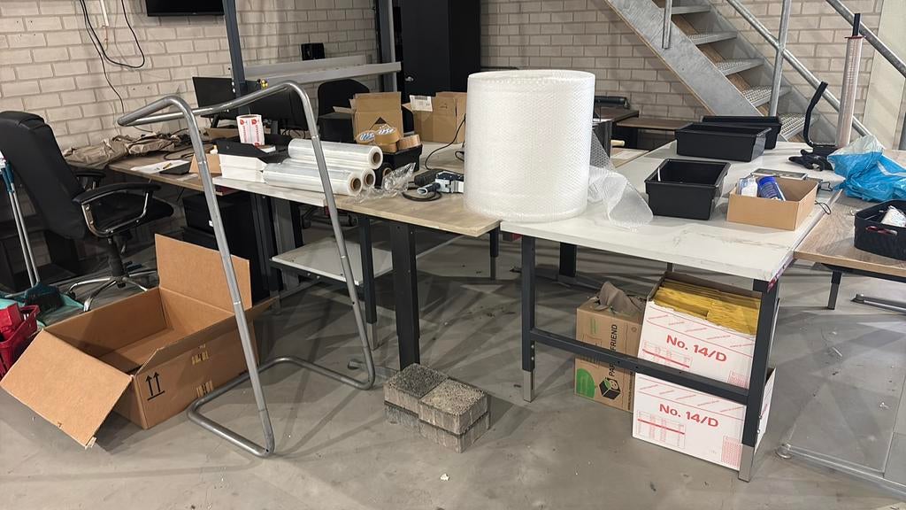 Inpak tafels magazijn plus inpak materiaal, Ophalen, Gebruikt