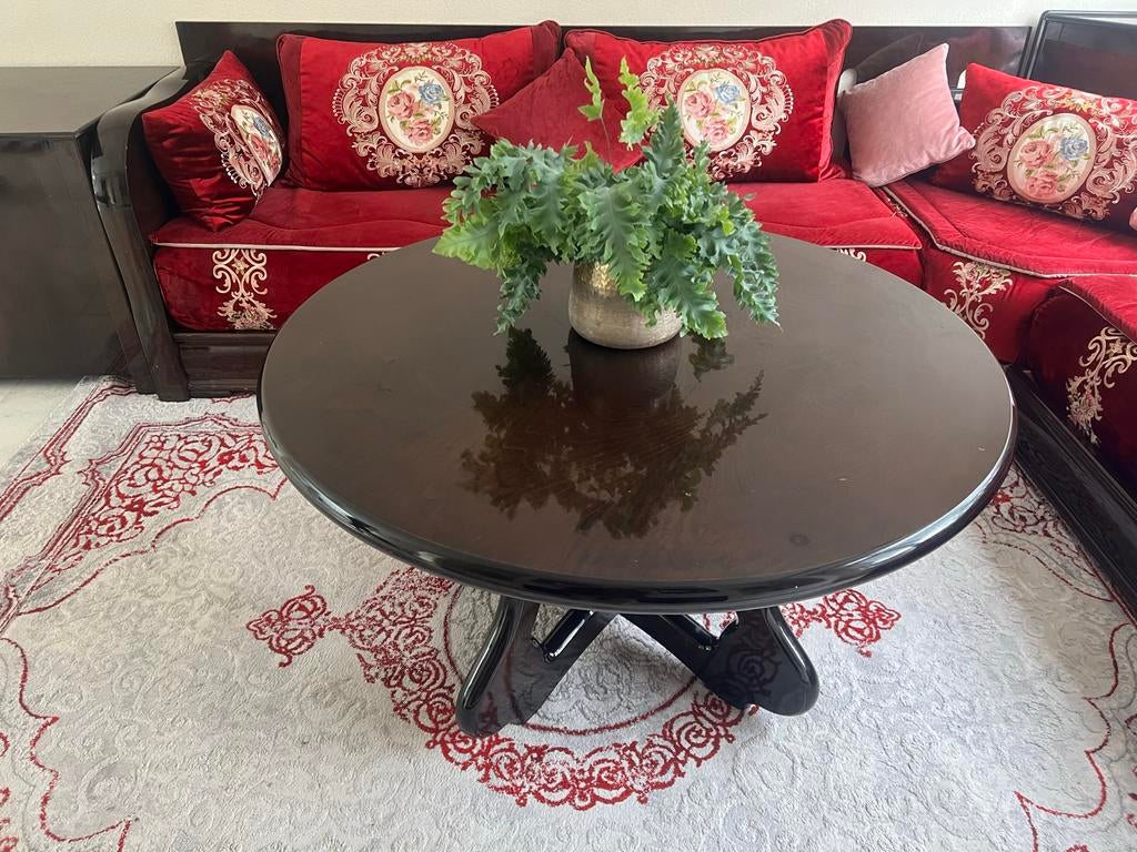 Marokkaanse mtarba met bijpassend tapijt, tafel, goede staat, Rond, Ophalen of Verzenden, Zo goed als nieuw, Minder dan 50 cm