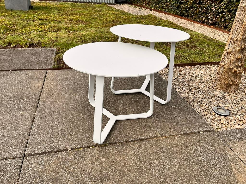 Set van 2 bijzettafels ALU wit mat, Huis en Inrichting, Tafels | Bijzettafels, 45 tot 60 cm, Minder dan 55 cm, Gebruikt, Metaal of Aluminium