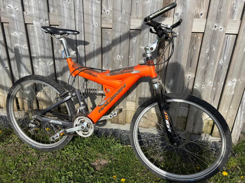 Mountainbike Raleigh, volledig geveerd, technisch goed., Fietsen en Brommers, Fietsen | Mountainbikes en ATB, Fully, Ophalen, Gebruikt