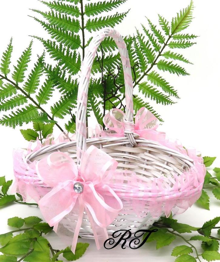 Schitterende witte rieten strooimandje met roze organza lint, Hobby en Vrije tijd, Feestartikelen, Nieuw, Feestartikel, Geboorte of Huwelijk