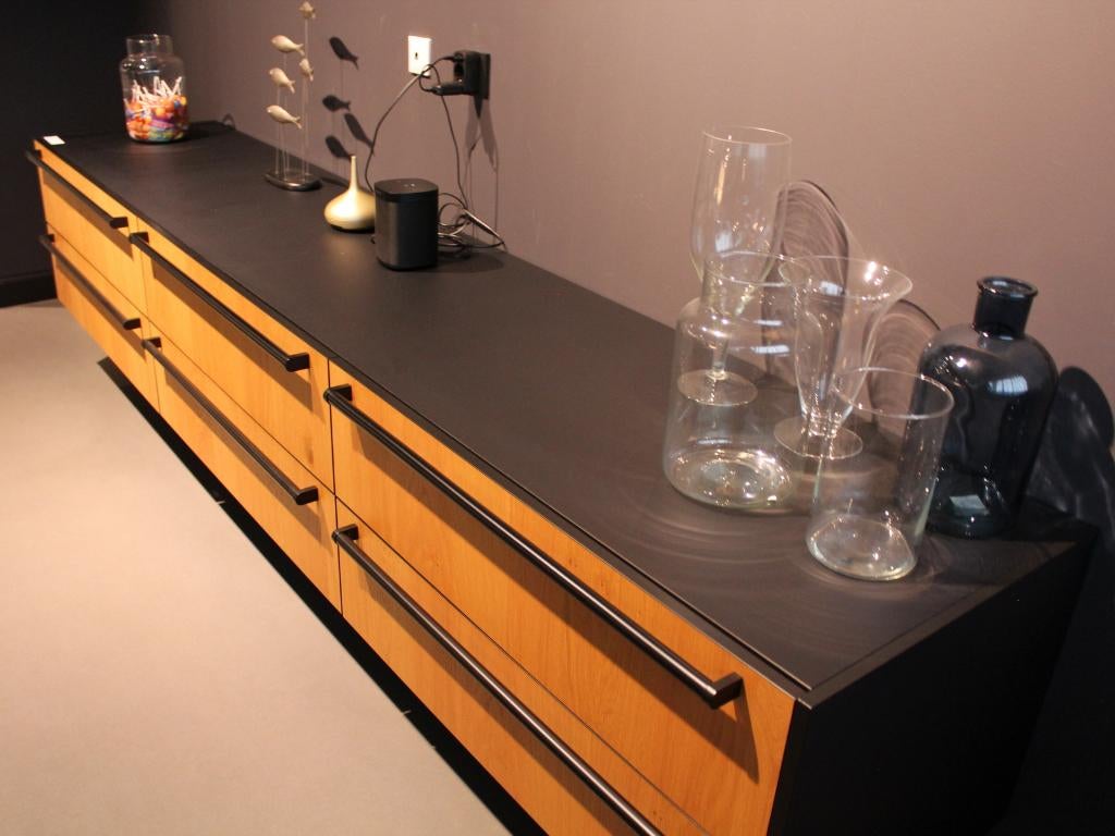 JO48 - Design dressoir 3m zwart/hout showroommodel, Huis en Inrichting, Kasten | Dressoirs, Lübbecker Straße 119 32278 Kirchlengern Duitsland