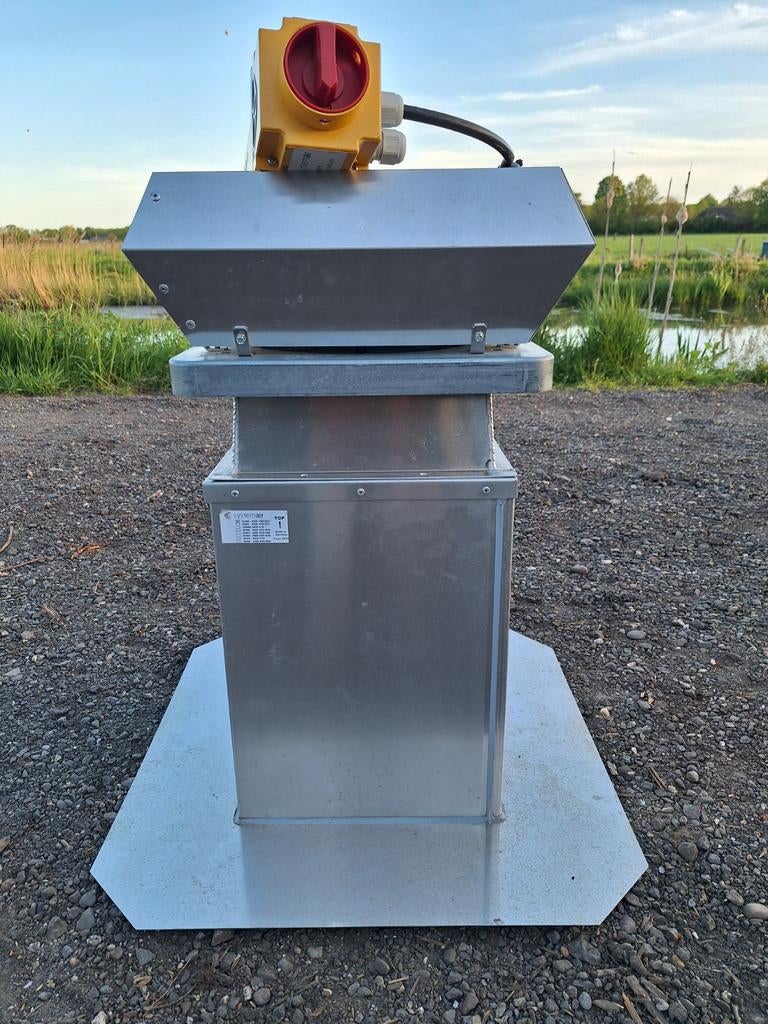 Systemair Dakventilator met dakopstand en demper, Doe-het-zelf en Verbouw, Ventilatie en Afzuiging, Ophalen, Afzuiger