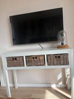 Sidetable wit met rieten mandjes, Ophalen, Overige materialen, 100 tot 150 cm, Zo goed als nieuw