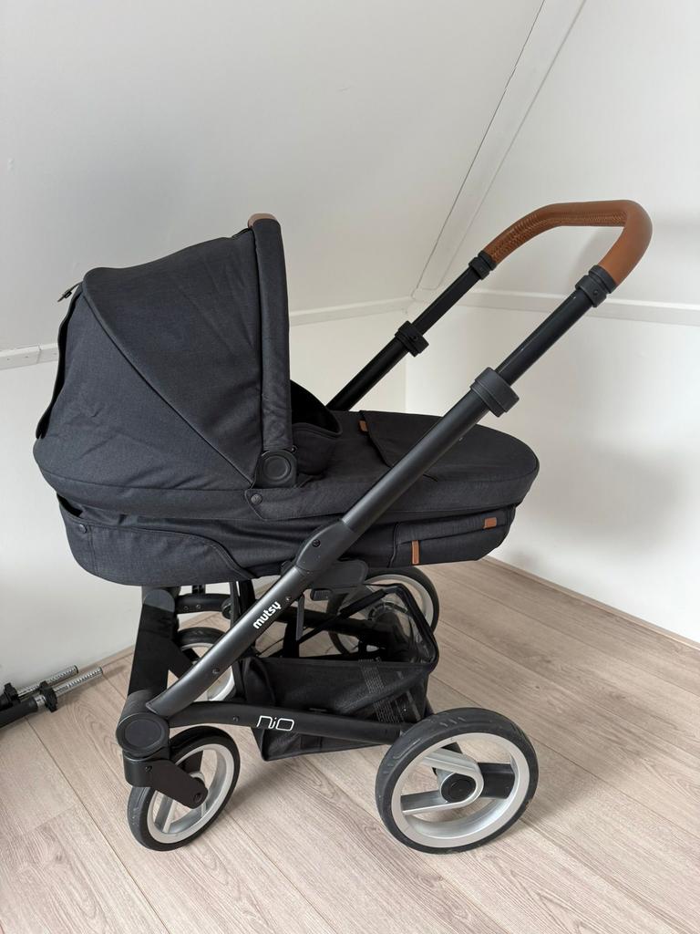 Mutsy Nio kinderwagen, Kinderen en Baby's, Kinderwagens en Combinaties, Zo goed als nieuw, Mutsy, Verstelbare duwstang, Ophalen
