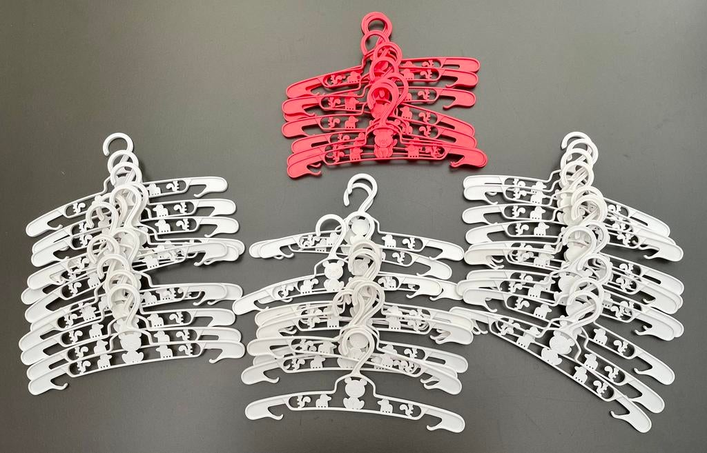 TE KOOP: 44 baby/peuter kledinghangers met dierenthema ZGAN, Ophalen of Verzenden, Zo goed als nieuw