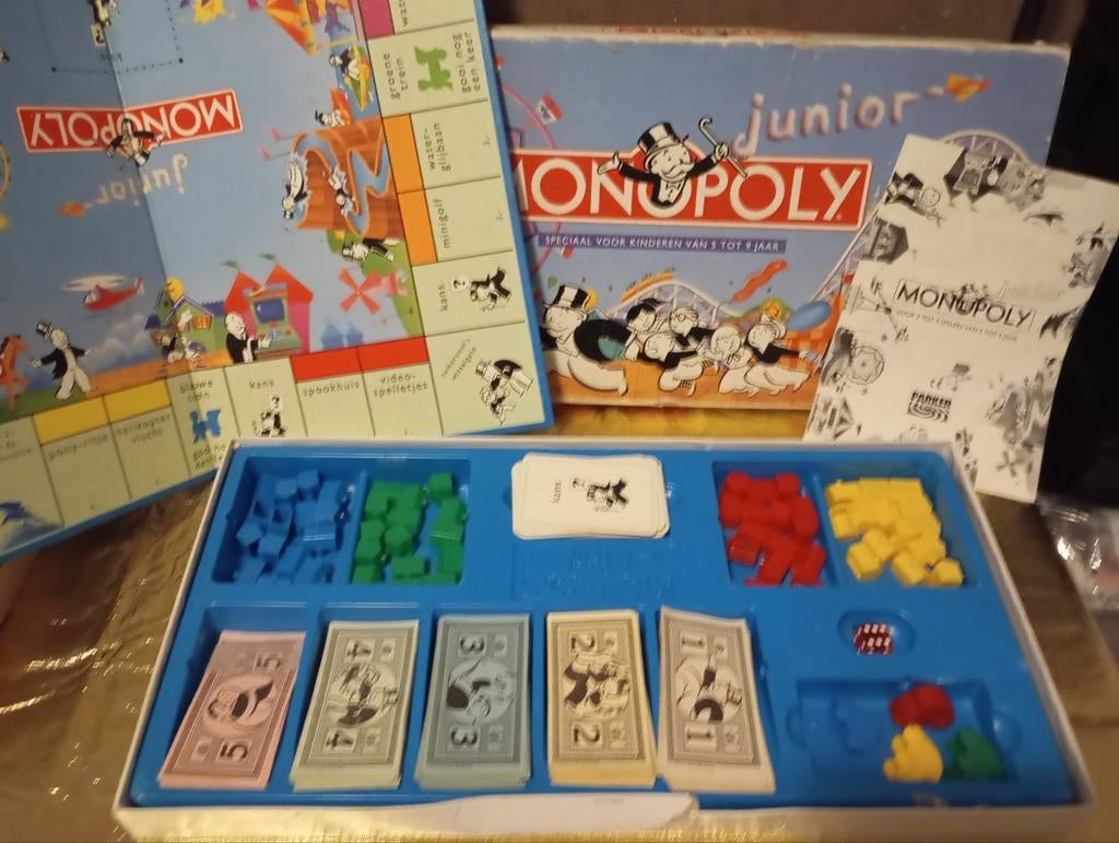 MONOPOLY JUNIOR  GEZELSCHAPSPEL NU 10 EURO ZIE FOTO,S, Hobby en Vrije tijd, Gezelschapsspellen | Bordspellen, Ophalen of Verzenden