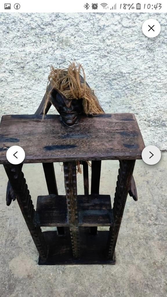 Afrikaans handgesneden houten CD rek met masker, Gebruikt, Minder dan 25 discs, Ophalen of Verzenden, Hout