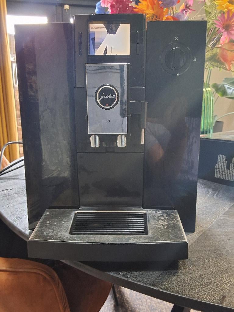 Jura F9, Witgoed en Apparatuur, Koffiezetapparaten, Ophalen, Gebruikt, Espresso apparaat, 2 tot 4 kopjes