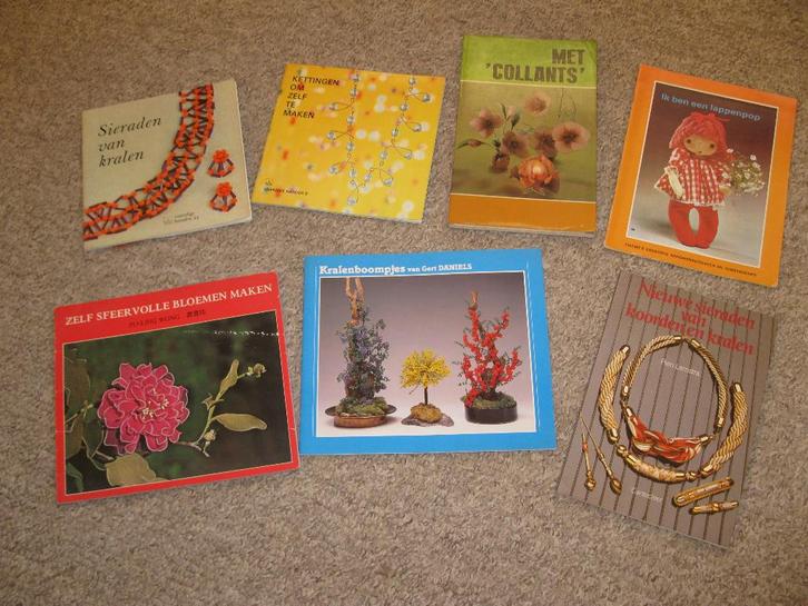 6 Hobby boekjes, sieraden en bloemen, Hobby en Vrije tijd, Knutselen, Zo goed als nieuw, Overige typen, Ophalen of Verzenden