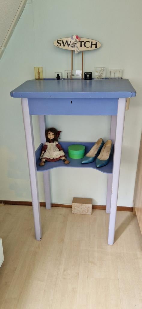 Oude lessenaar met opbergruimte en plankje, Ophalen