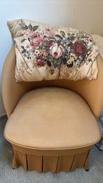 Leuke stoel met kussen, Huis en Inrichting, Banken | Voetenbanken en Poefen, Ophalen, Gebruikt, Rechthoekig