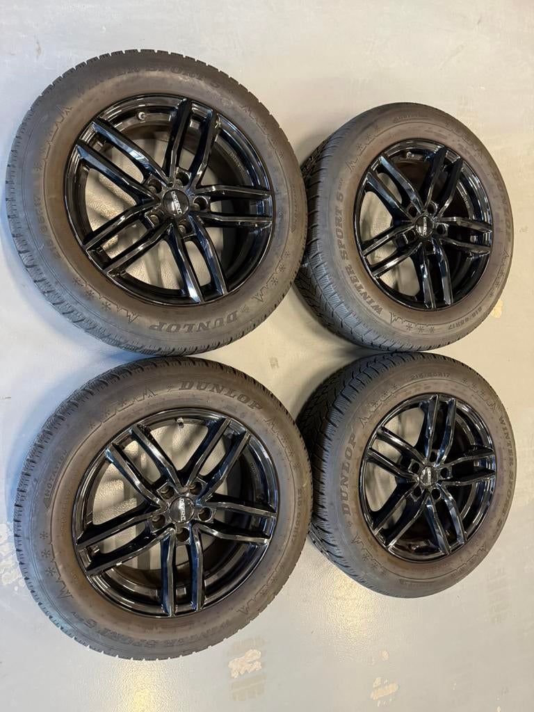 Velgen set Volkswagen Tiguan winterbanden 2016 - 2024, Ophalen, Banden en Velgen, 17 inch, Winterbanden