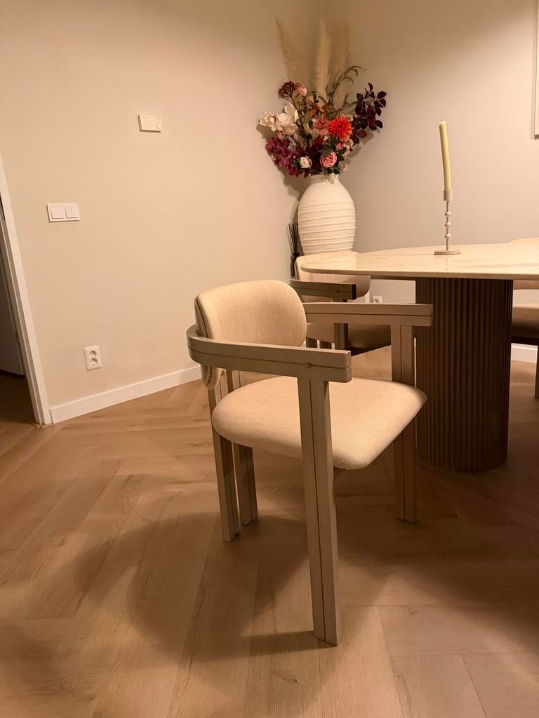 Stijlvolle eetkamerstoel met armleuningen, Huis en Inrichting, Stoelen, Zo goed als nieuw, Vijf, Zes of meer stoelen, Hout, Overige kleuren