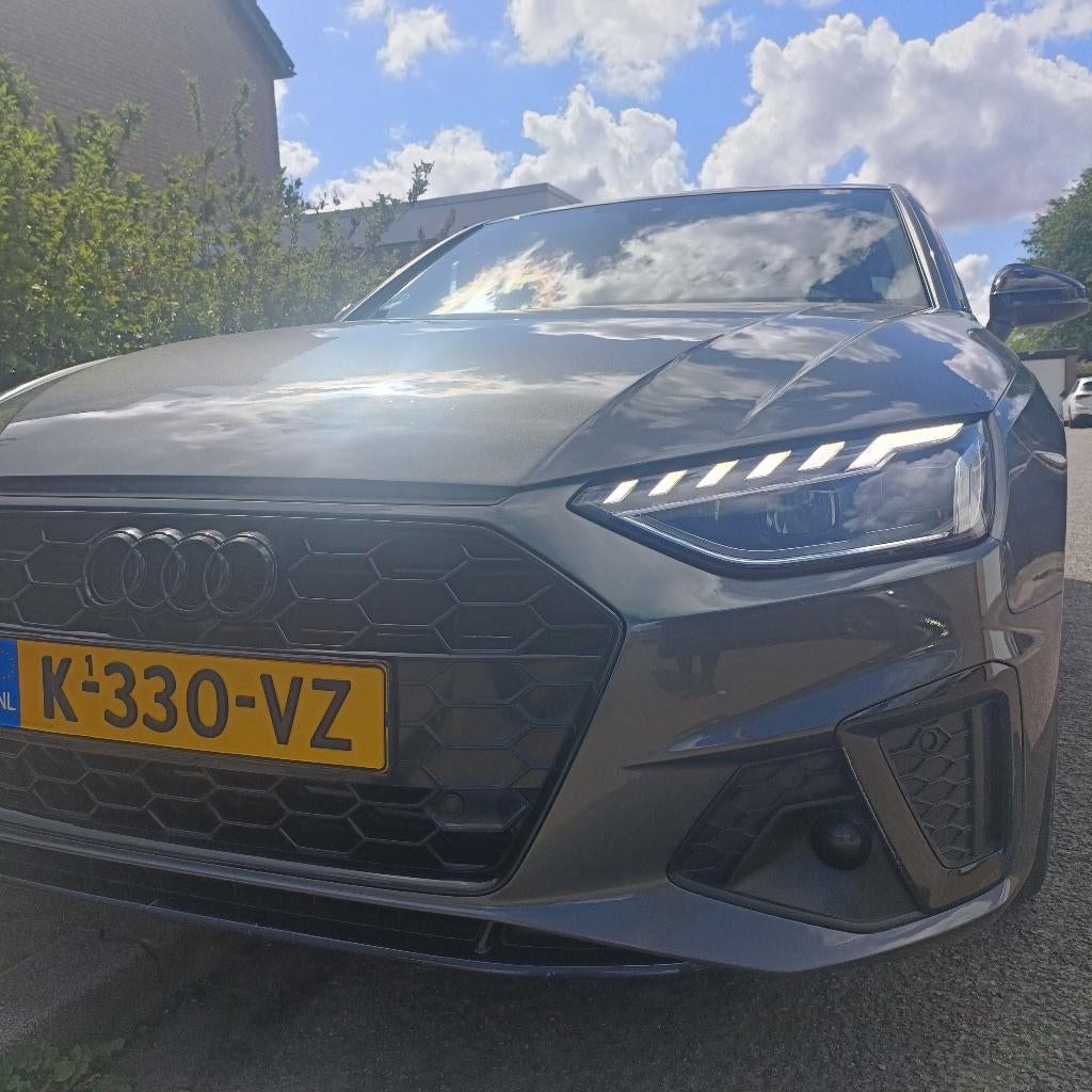 Audi A4  35 TFSI S edition Competition Bronze |Black 275pk !, Auto's, 4 cilinders, 1984 cc, Origineel Nederlands, 75 €/maand