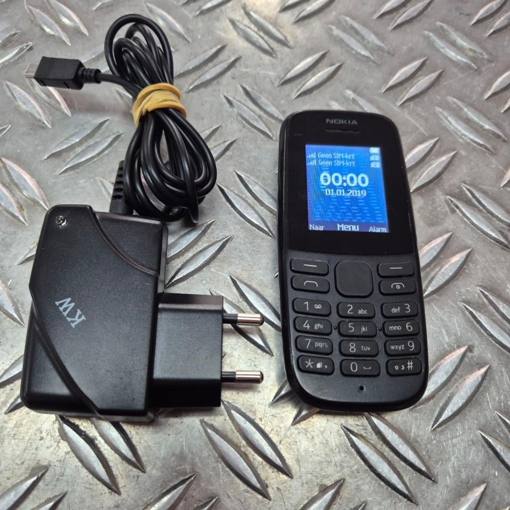 Nokia 105 2019 Dual SIM FM radio Snake met lader, Telecommunicatie, Mobiele telefoons | Nokia, Gebruikt, Geen camera, Zwart, Fysiek toetsenbord