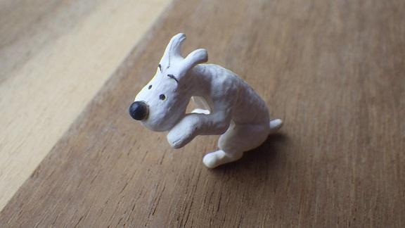 Poppenhuis: Zittende Bobbie, Verzamelen, Poppenhuizen en Toebehoren, Nieuw, Poppenhuis, Ophalen of Verzenden