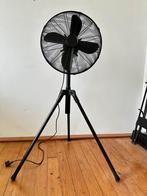 Zwart metalen ventilator op statief van de Blokker., Witgoed en Apparatuur, Ventilatoren, Ophalen, Zo goed als nieuw, Statiefventilator