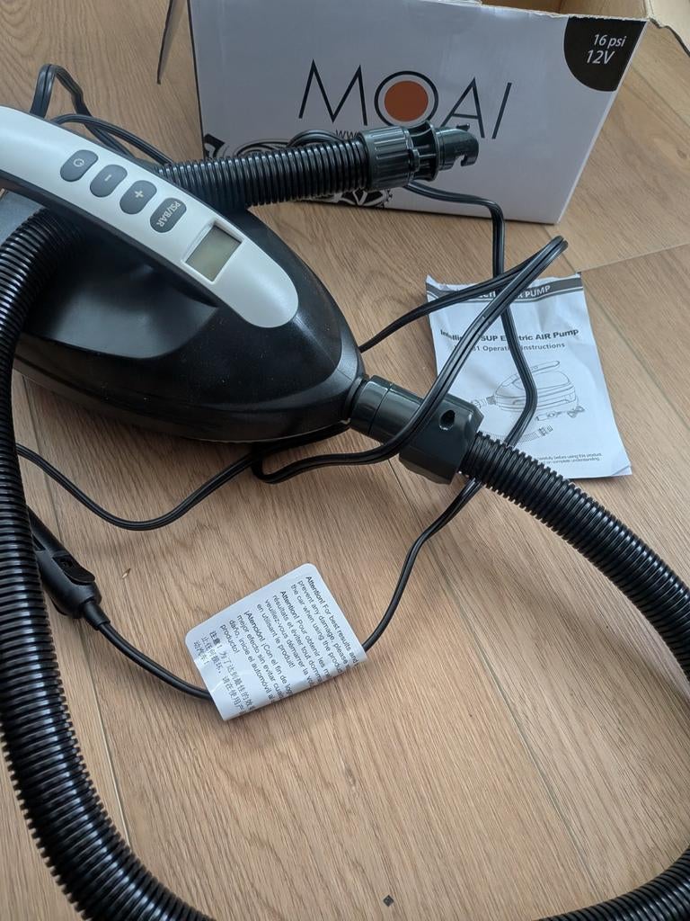 Moai SUP elektrische pomp 12V - Zo goed als nieuw, Watersport en Boten, Suppen, Ophalen of Verzenden, Zo goed als nieuw, SUP-accessoire