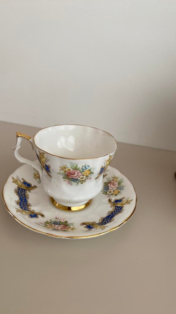 Royal Windsor engels porseleinen kop en schotel, Antiek en Kunst, Antiek | Servies los, Ophalen of Verzenden