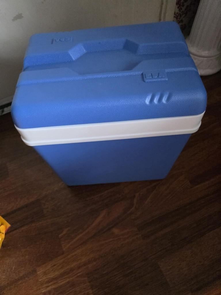te koop een mooie blauwe koelbox voor 15 euro, Ophalen, Zo goed als nieuw, Koelbox, Koelelement