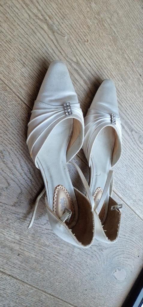 Bruidsschoenen maat 38 merk Pink ivoorkleur, Schoenen met lage hakken, Ophalen of Verzenden, Zo goed als nieuw, Wit