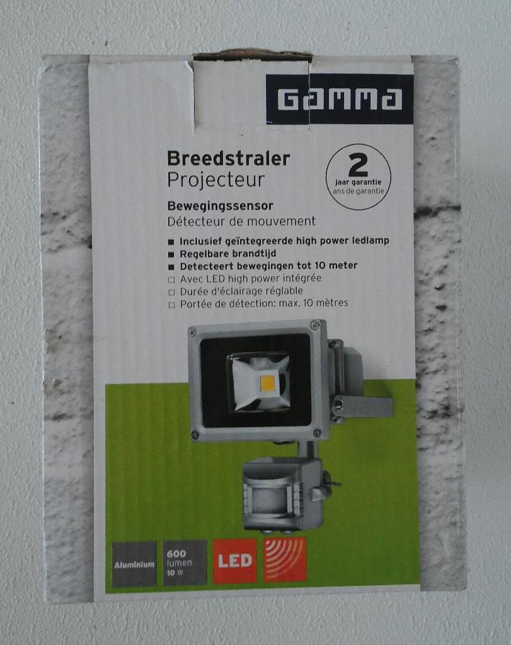 GAMMA breedstraler zilver met bewegingssensor 10W, Doe-het-zelf en Verbouw, Bouwverlichting, Nieuw, Lamp met armatuur, Minder dan 50 watt
