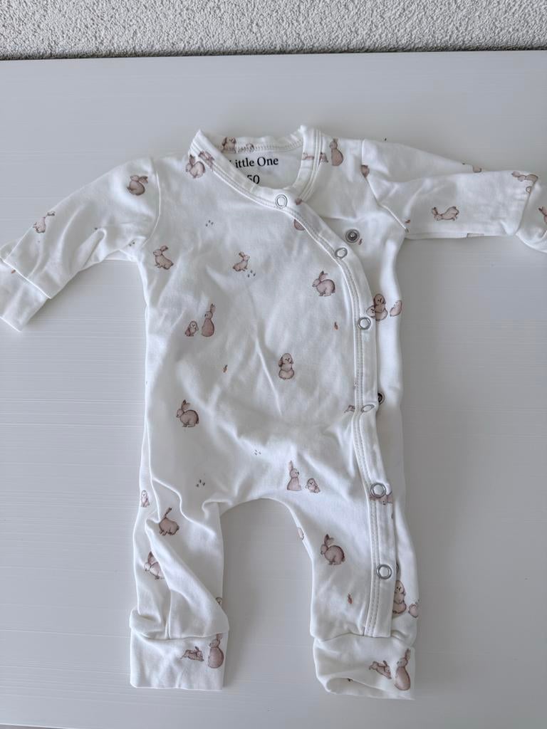 Boxpakje Little One maat 50 met konijntjes, zo goed als nieu, Kinderen en Baby's, Babykleding | Maat 50, Ophalen of Verzenden