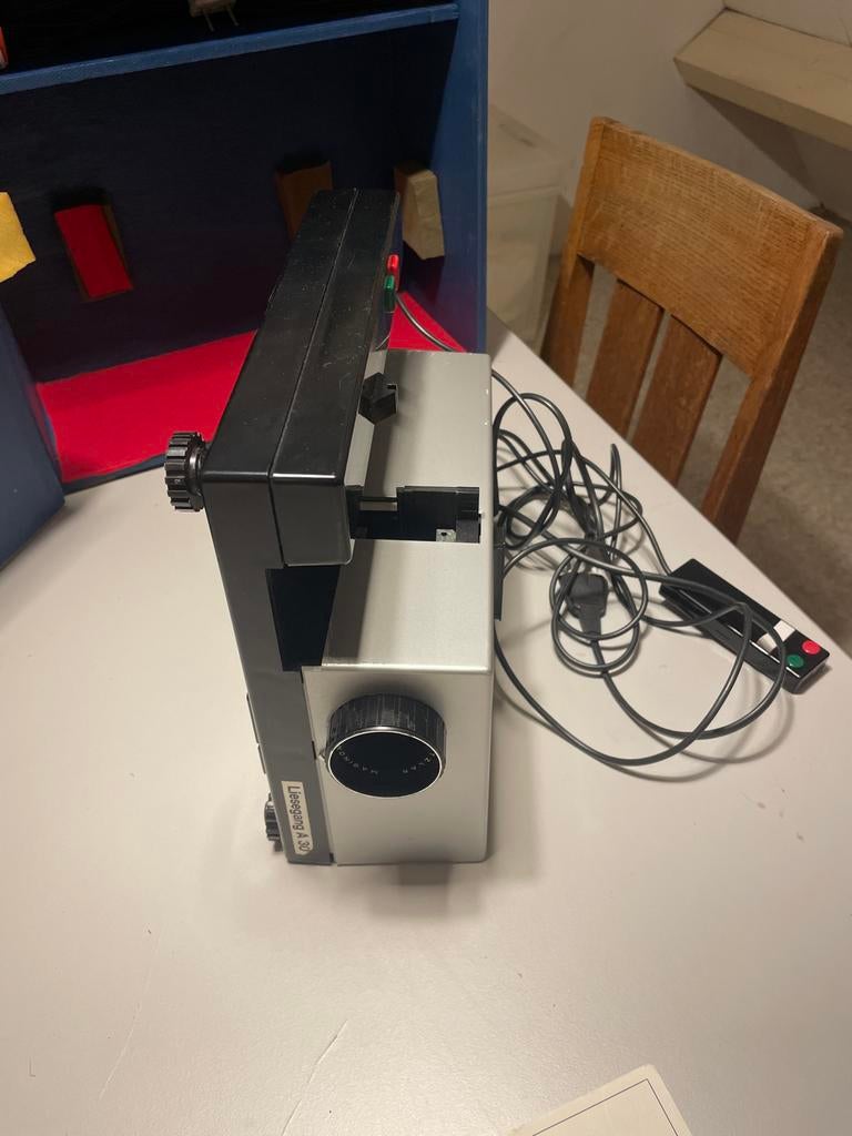 Liesegang A 30 Diaprojector met afstandsbediening, Audio, Tv en Foto, Ophalen of Verzenden, Zo goed als nieuw