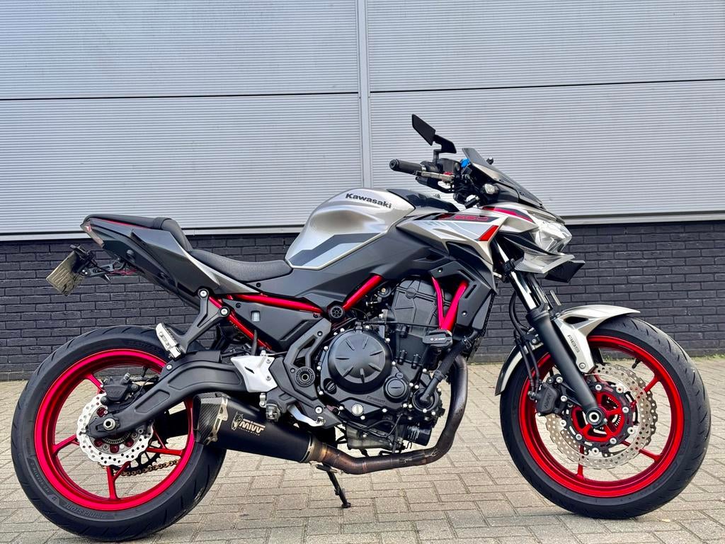 Kawasaki Z650 2024-2 Jaar Garantie - Perfecte Staat (A2), Motoren, Motoren | Kawasaki, Particulier, Naked bike