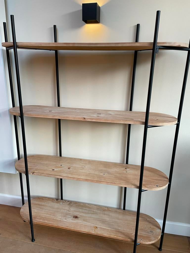 Houten Boekenkast met Metalen Spijlen - 169cm Hoog, Huis en Inrichting, Kasten | Boekenkasten, Ophalen, Met plank(en), Gebruikt