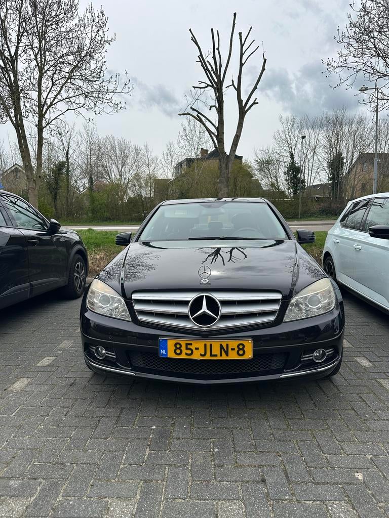 Mercedes-Benz C-Klasse 1.6 C180 Kompr. Sedan 2009 Zwart, Auto's, Mercedes-Benz, Zwart, Leder en Stof, Zwart, 75 €/maand