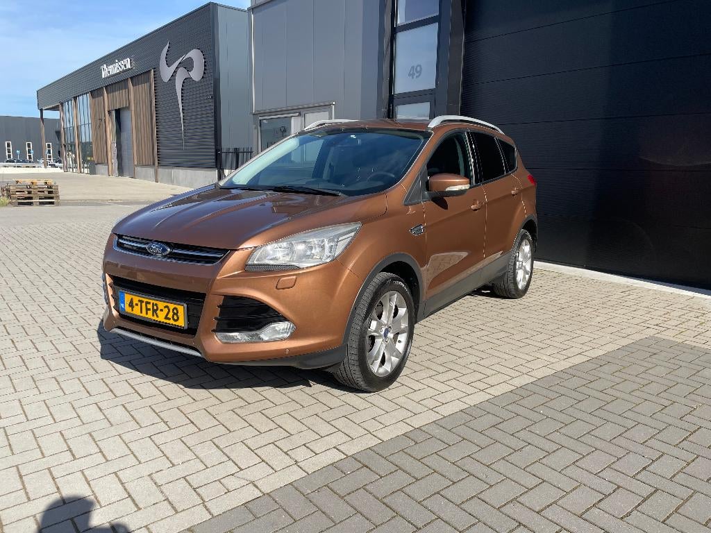 Ford Kuga 1.6 Titanium | Pano! Trekh Camera Keyless APK 2027, Zwart, 4 cilinders, Leder en Stof, Bedrijf