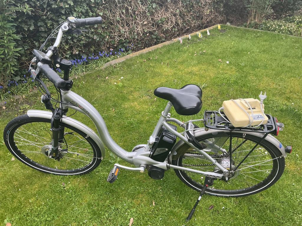 Flyer elektrische dames fiets Kleine maat 45 cm en 26 inch, Minder dan 47 cm, Ophalen of Verzenden, Zo goed als nieuw, Overige merken